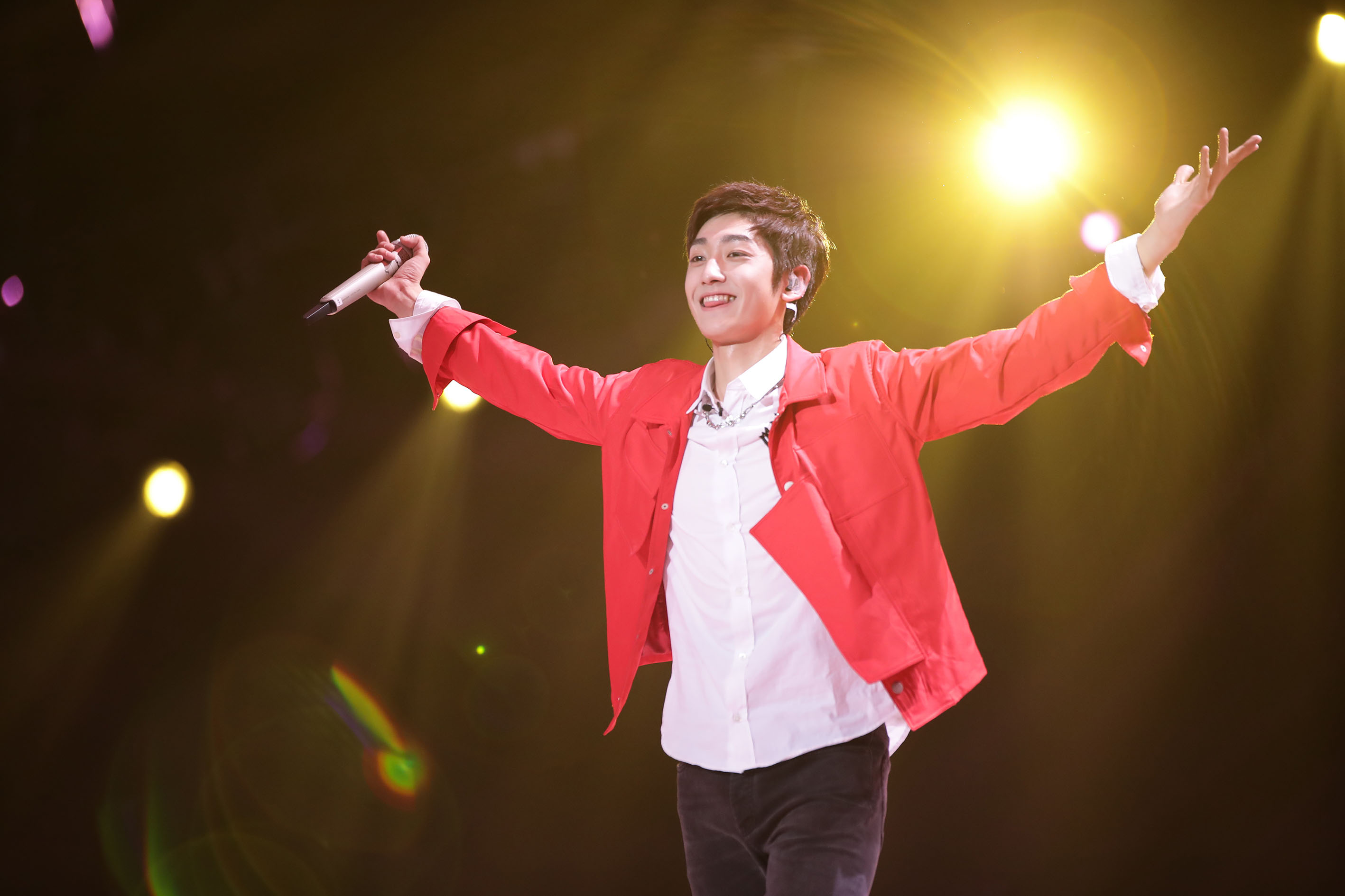 窗口期足总杯焦点战，辽宁本钢队长鼓劲，悬念犹存，临场指挥获称赞的简单介绍