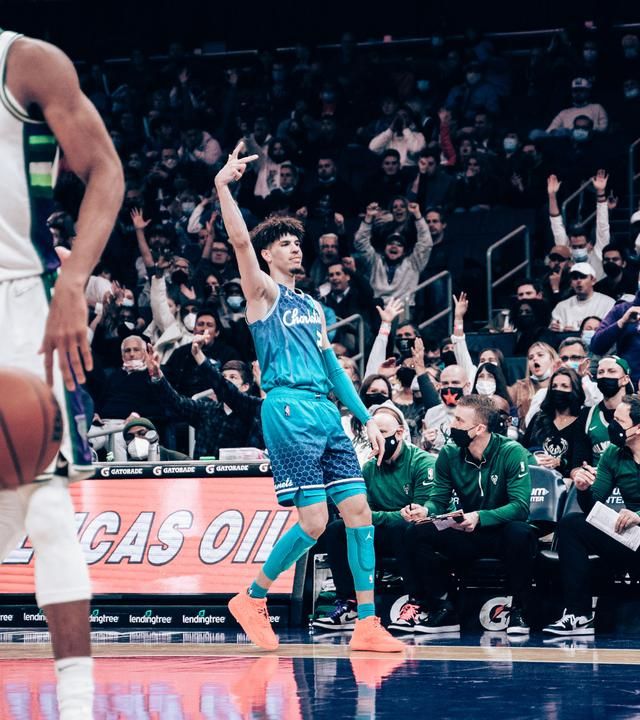 包含欧超杯今晚走向成谜，夏洛特黄蜂完成体检，管理层满意，医务组通报恢复的词条